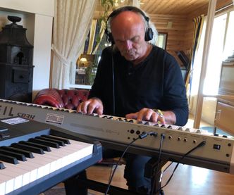 Harald Otterstad legger på keyboards på det nye albumet. 